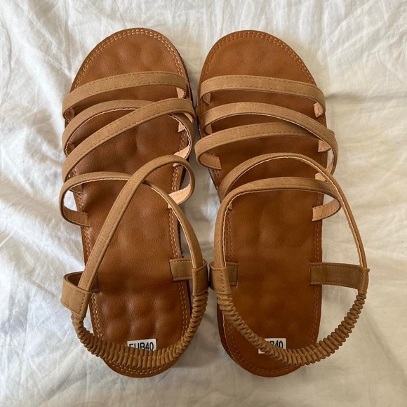 🧸tan moschino sandals🧸 - Picture 2 of 6